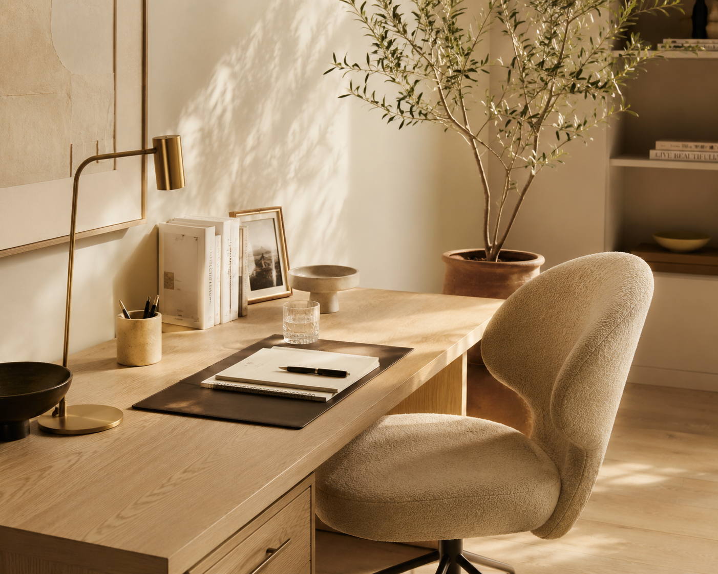 Rahasia Menciptakan Ruang Kerja 'Quiet Luxury' yang Bikin Fokus dan Estetik ala Pinterest